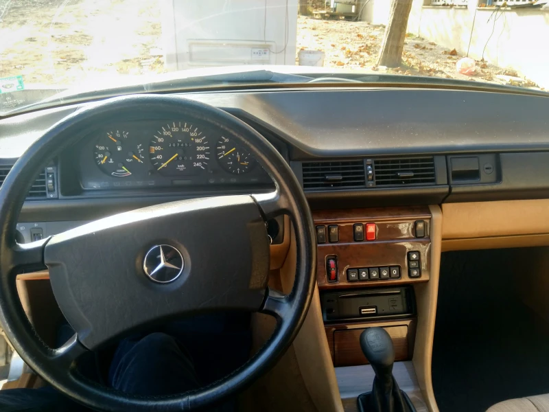 Mercedes-Benz 124 300E 4MATIC , снимка 5 - Автомобили и джипове - 51977183