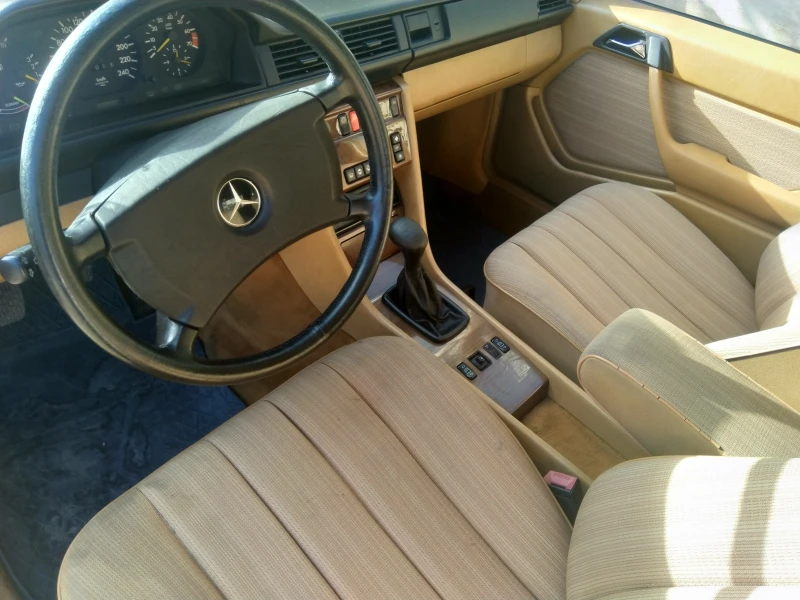 Mercedes-Benz 124 300E 4MATIC , снимка 7 - Автомобили и джипове - 51977183