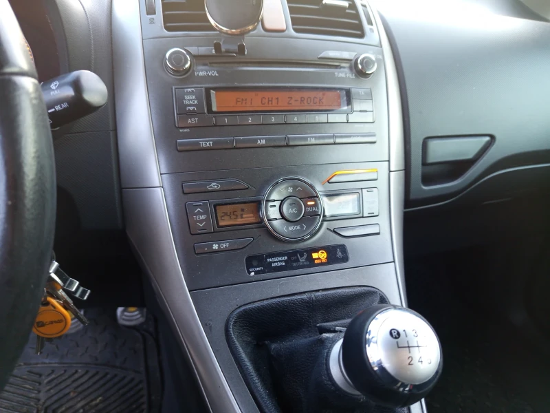 Toyota Auris D4D, снимка 8 - Автомобили и джипове - 52812898