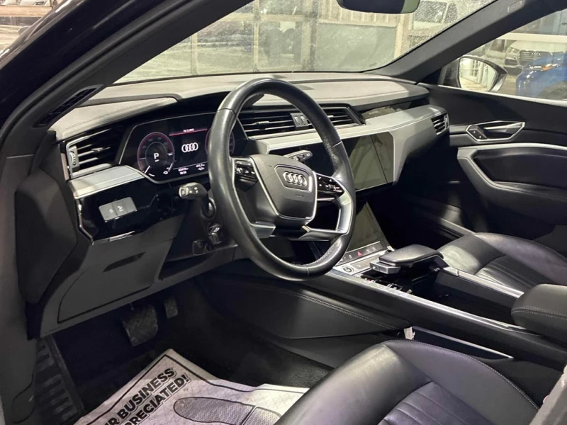 Audi E-Tron 2024 quattro * CARFAX * БЕЗ ПЪРВОНАЧАЛНА ВНОСКА, снимка 7 - Автомобили и джипове - 52851763