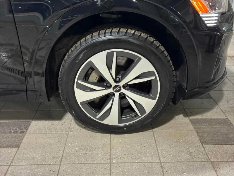 Audi E-Tron 2024 quattro * CARFAX * БЕЗ ПЪРВОНАЧАЛНА ВНОСКА, снимка 6 - Автомобили и джипове - 52851763