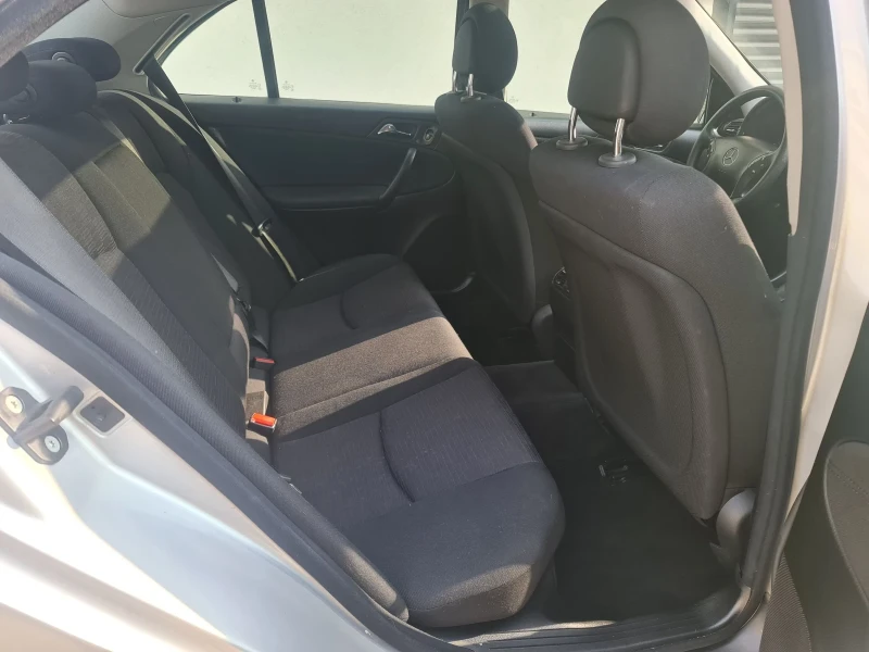 Mercedes-Benz C 180, снимка 11 - Автомобили и джипове - 53168439