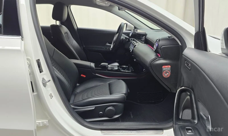 Mercedes-Benz A 220, снимка 11 - Автомобили и джипове - 53202064