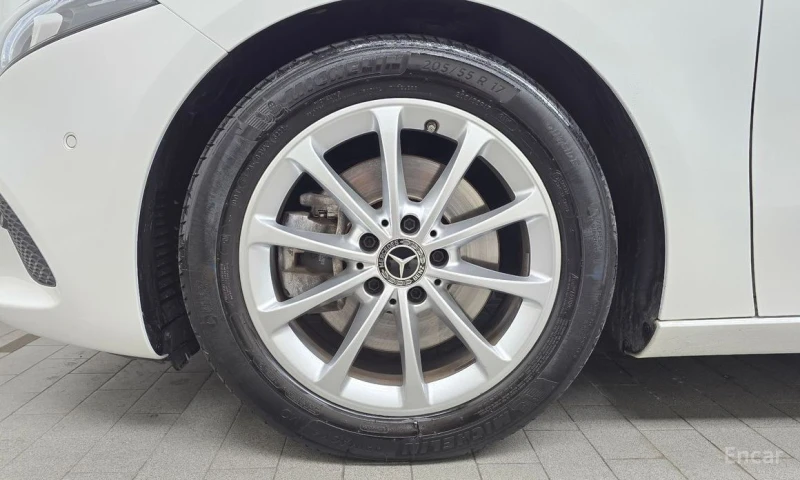 Mercedes-Benz A 220, снимка 5 - Автомобили и джипове - 53202064