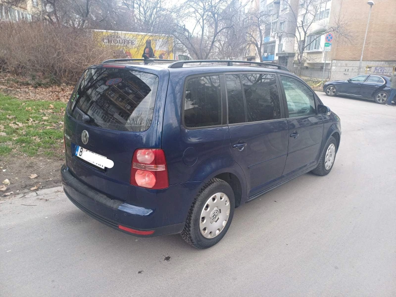VW Touran 1.6iMPI-102KC, снимка 2 - Автомобили и джипове - 53477153