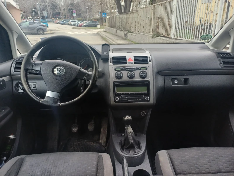 VW Touran 1.6iMPI-102KC, снимка 9 - Автомобили и джипове - 53477153