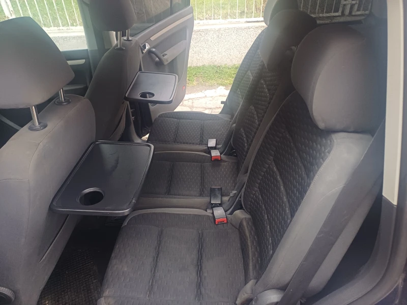 VW Touran 1.6iMPI-102KC, снимка 11 - Автомобили и джипове - 53477153