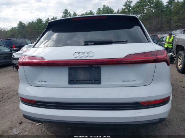 Audi E-Tron Premium Plus quattro, снимка 15 - Автомобили и джипове - 54374495