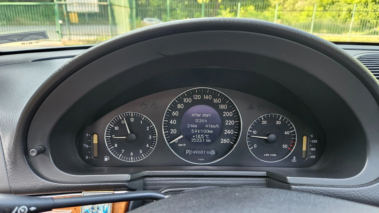 Mercedes-Benz E 270  - изображение 9