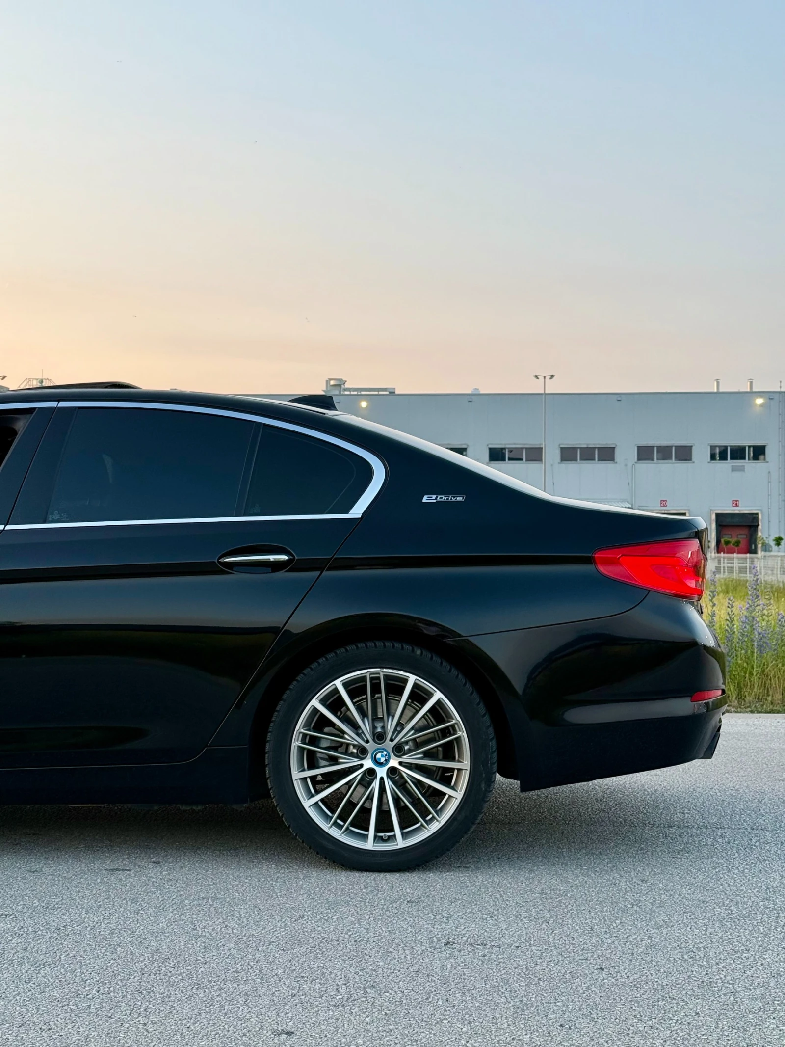 BMW 530E xDrive IPerformance Plug-in-Hybrid - изображение 6