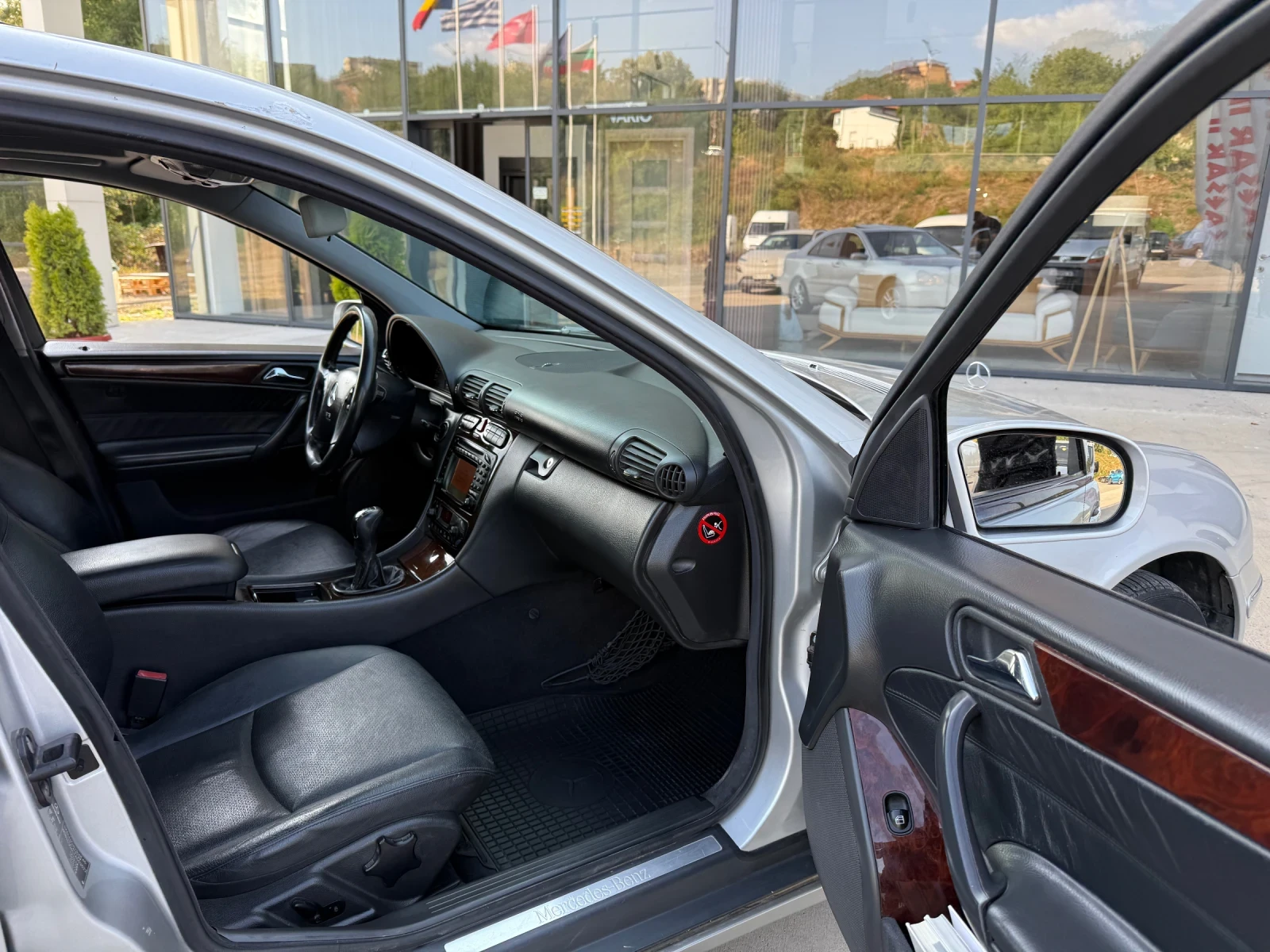 Mercedes-Benz C 200 Навигация/Кожа/Климатроник/Люк/Ел.Седалки/Памет - изображение 10