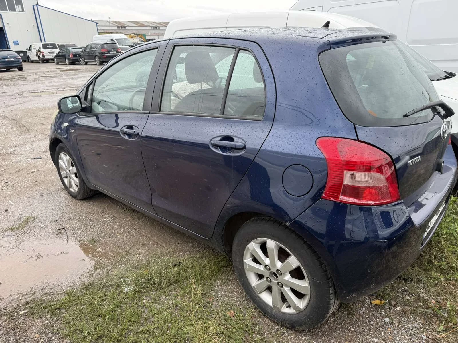 Toyota Yaris  - изображение 7