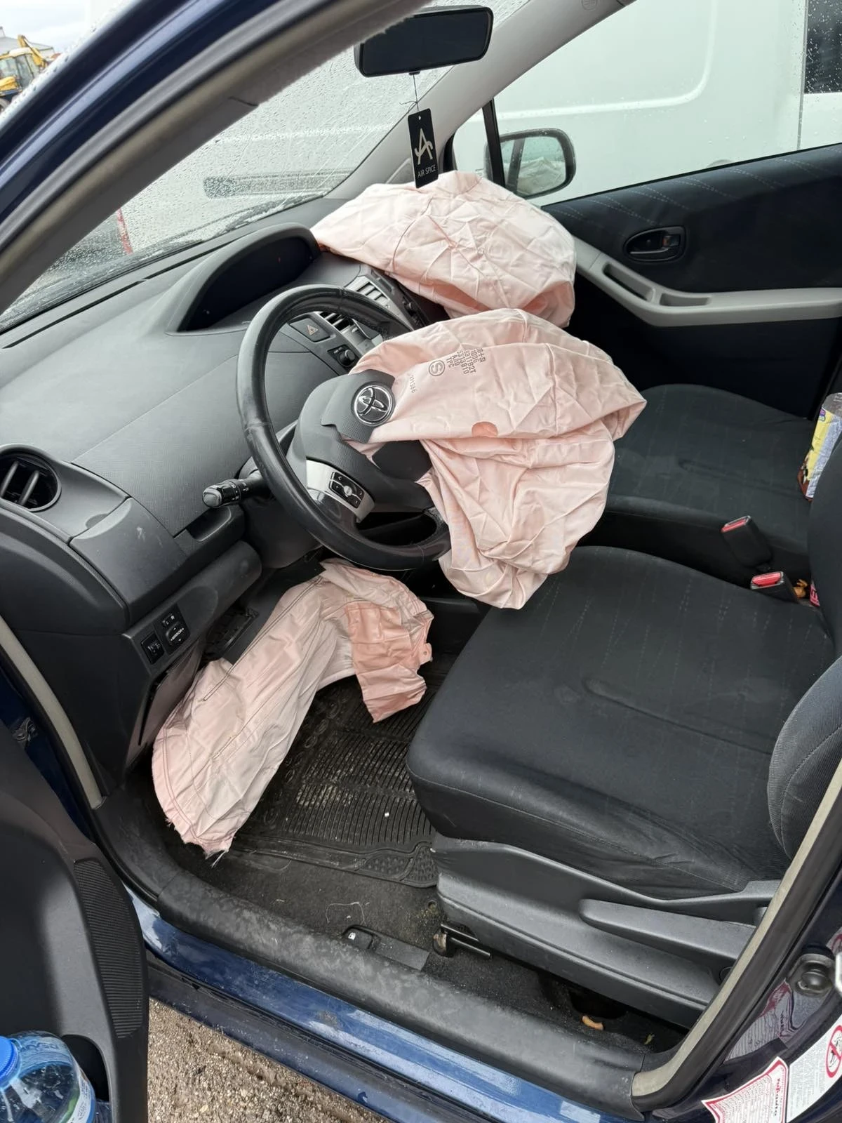 Toyota Yaris  - изображение 3