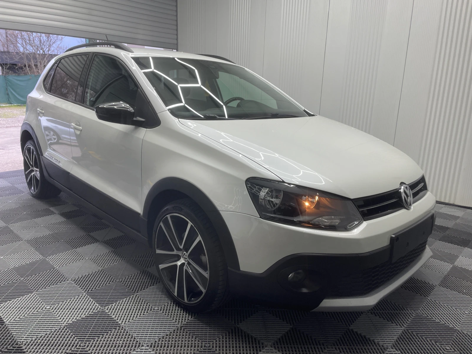 VW Polo URBAN WHITE CROSS 