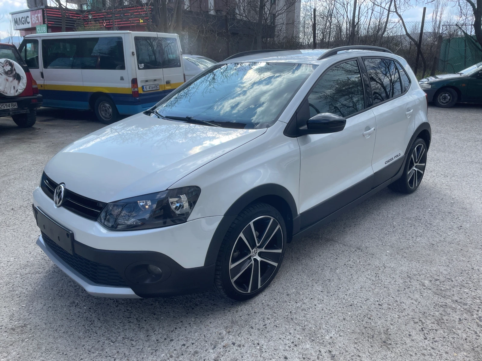 VW Polo URBAN WHITE CROSS 