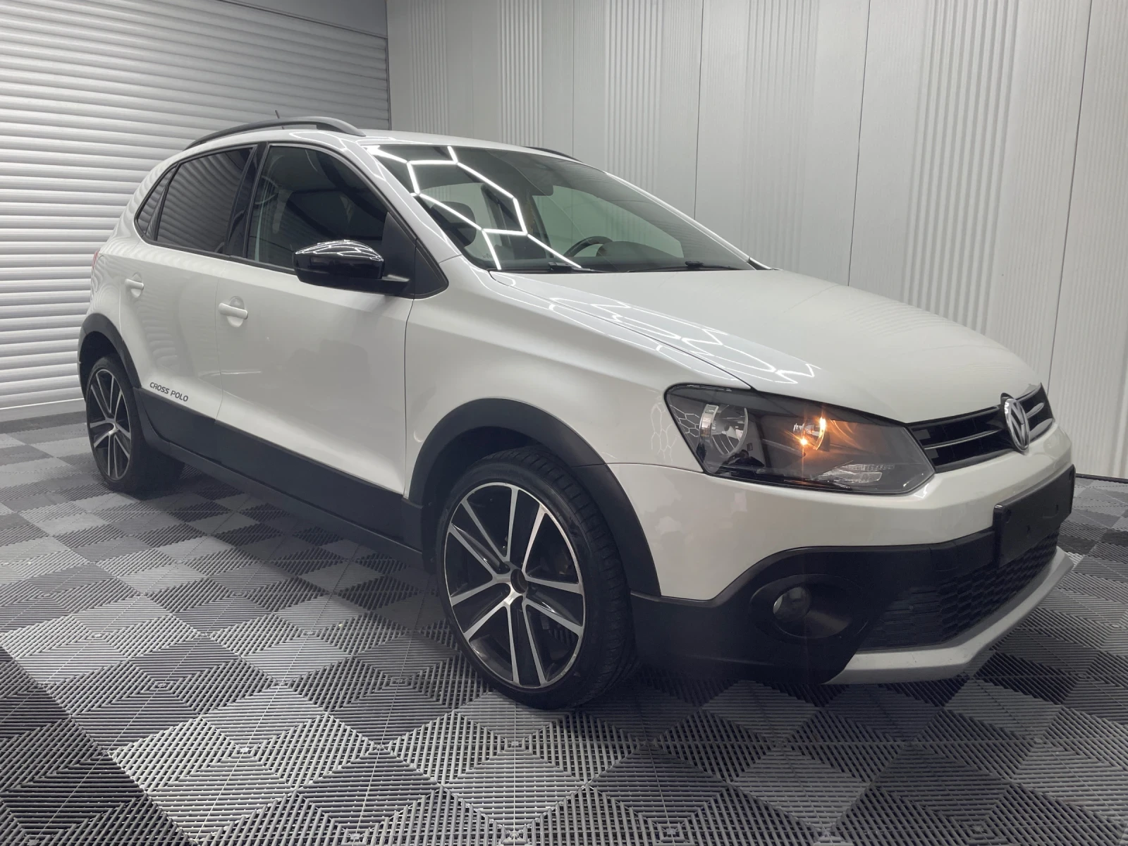 VW Polo URBAN WHITE CROSS  - изображение 4