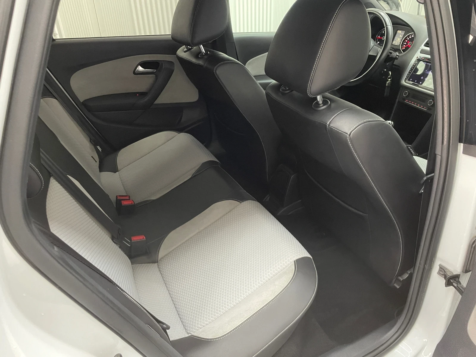 VW Polo URBAN WHITE CROSS  - изображение 9