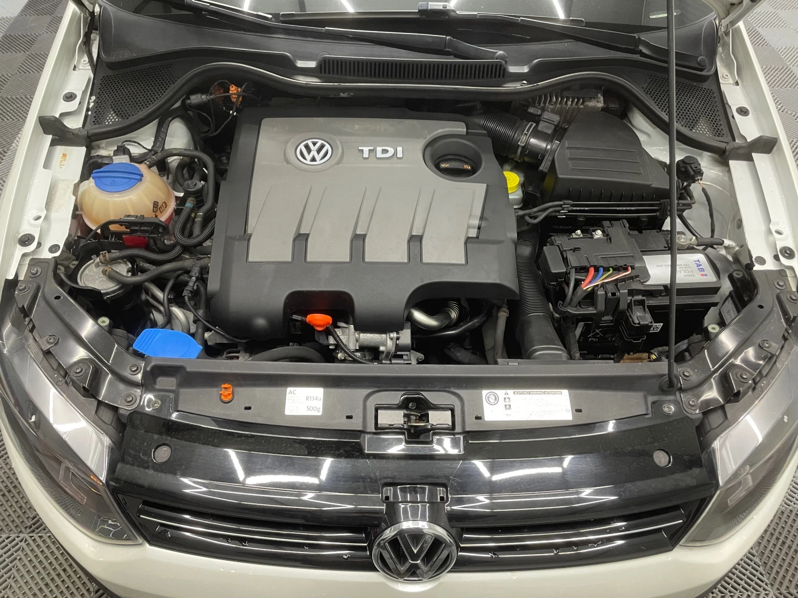 VW Polo URBAN WHITE CROSS , снимка 13 - Автомобили и джипове - 54100897