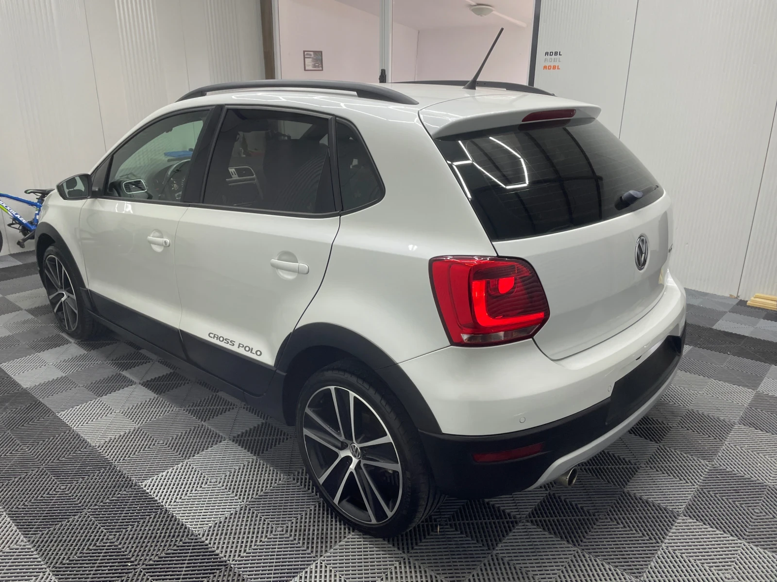VW Polo URBAN WHITE CROSS  - изображение 2