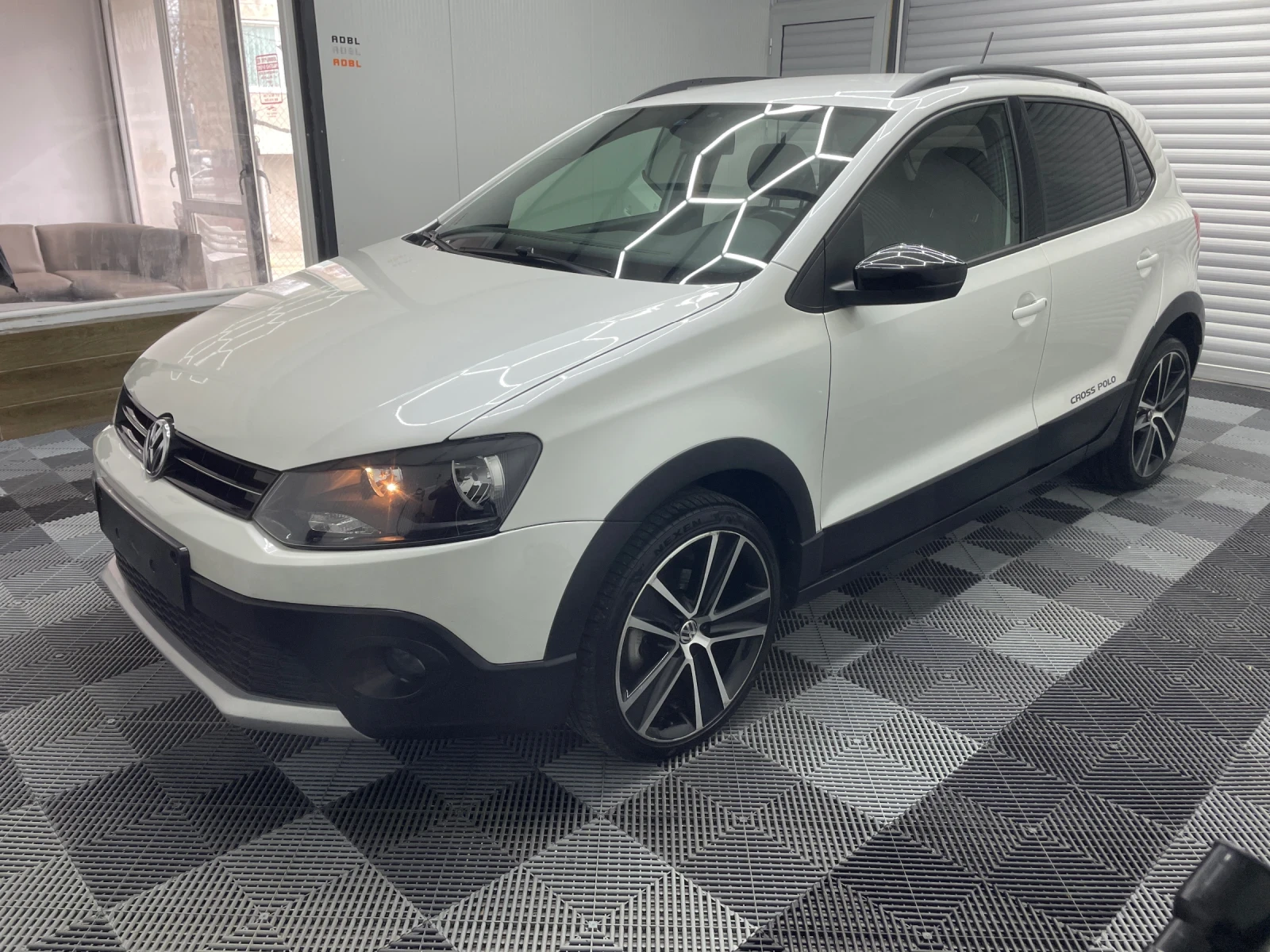 VW Polo URBAN WHITE CROSS  - изображение 3