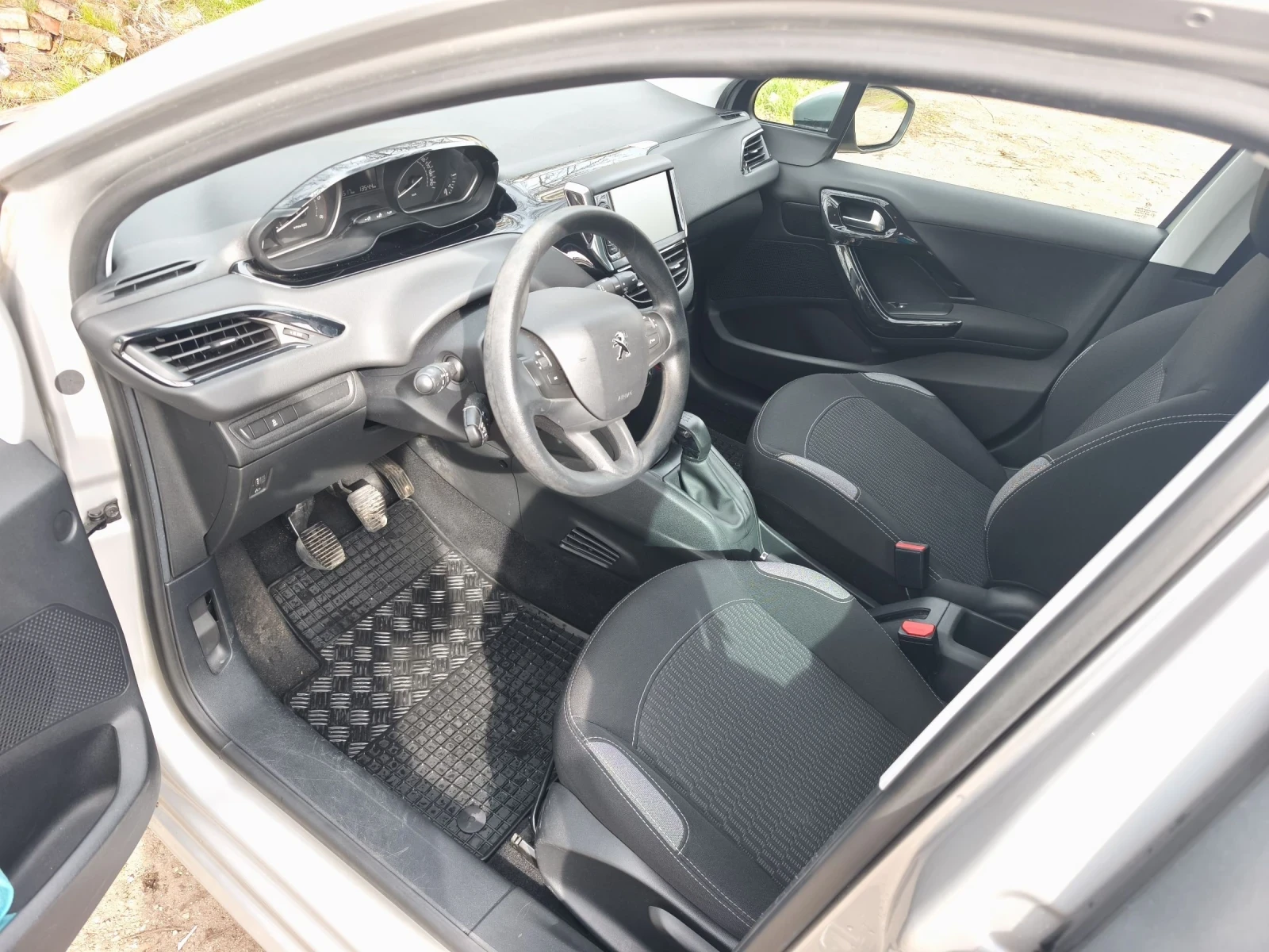 Peugeot 208, снимка 3 - Автомобили и джипове - 53755488