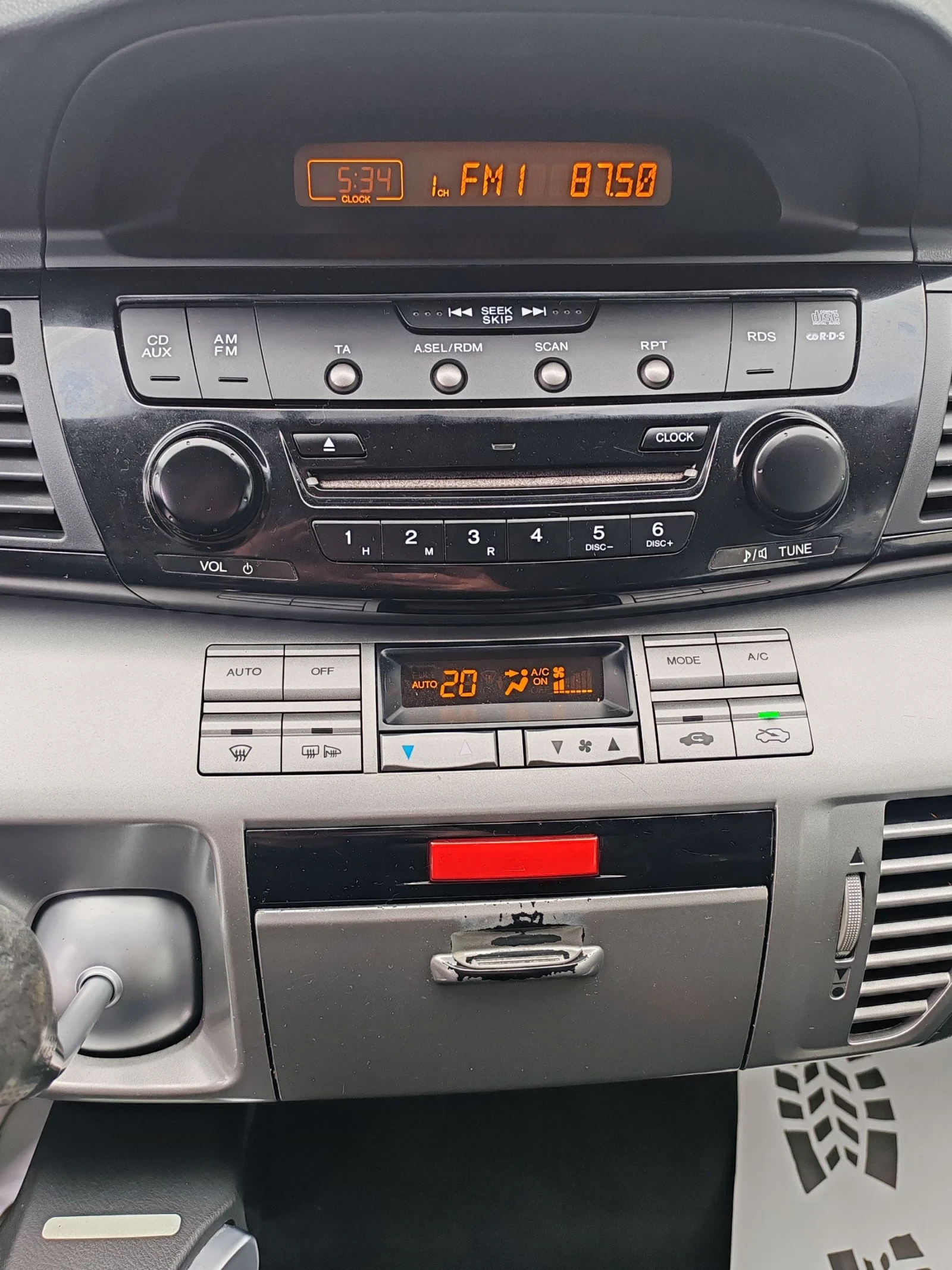 Honda Fr-v 1.7 VTec 125kc, снимка 11 - Автомобили и джипове - 54043893