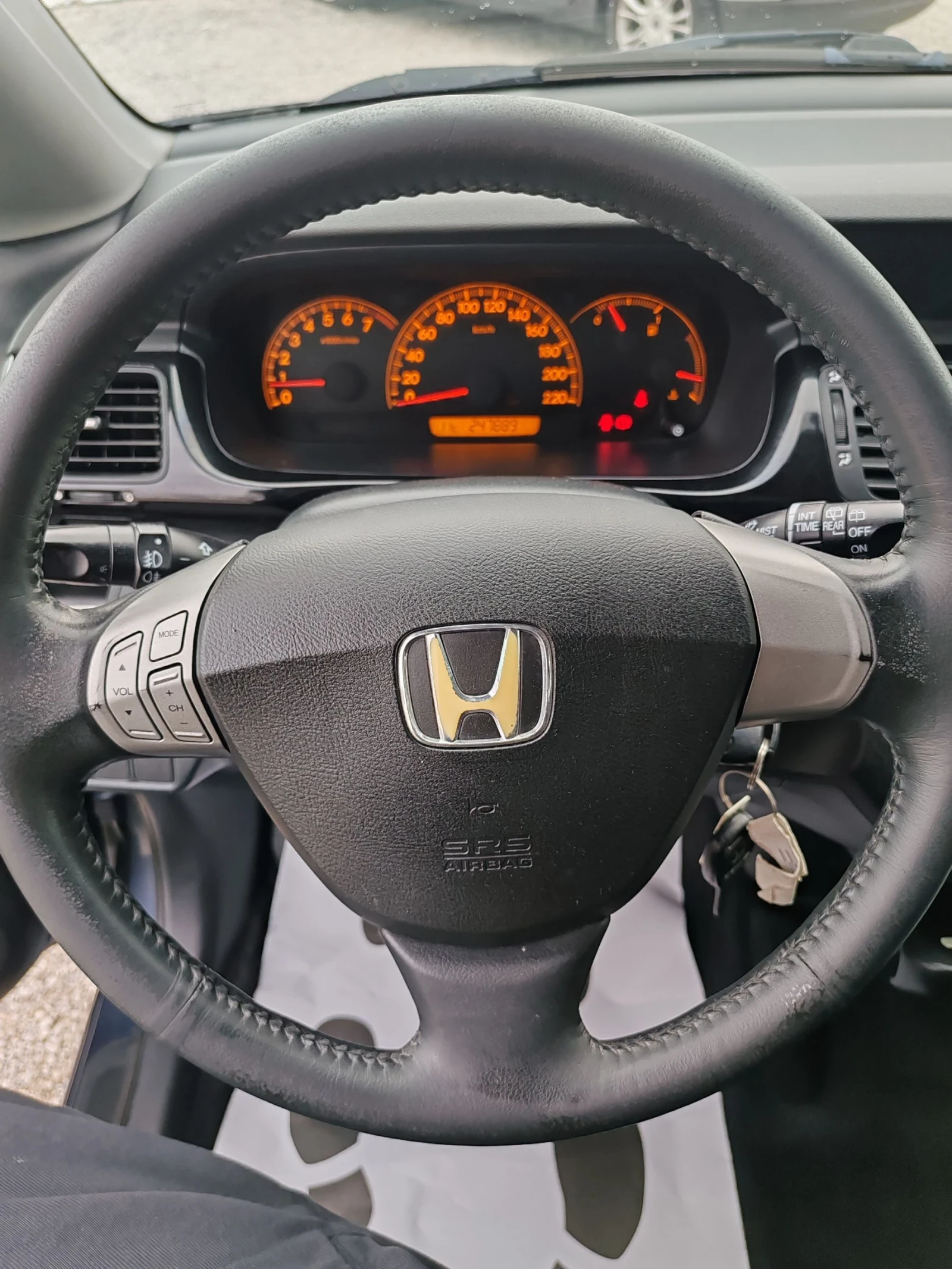 Honda Fr-v 1.7 VTec 125kc, снимка 12 - Автомобили и джипове - 54043893