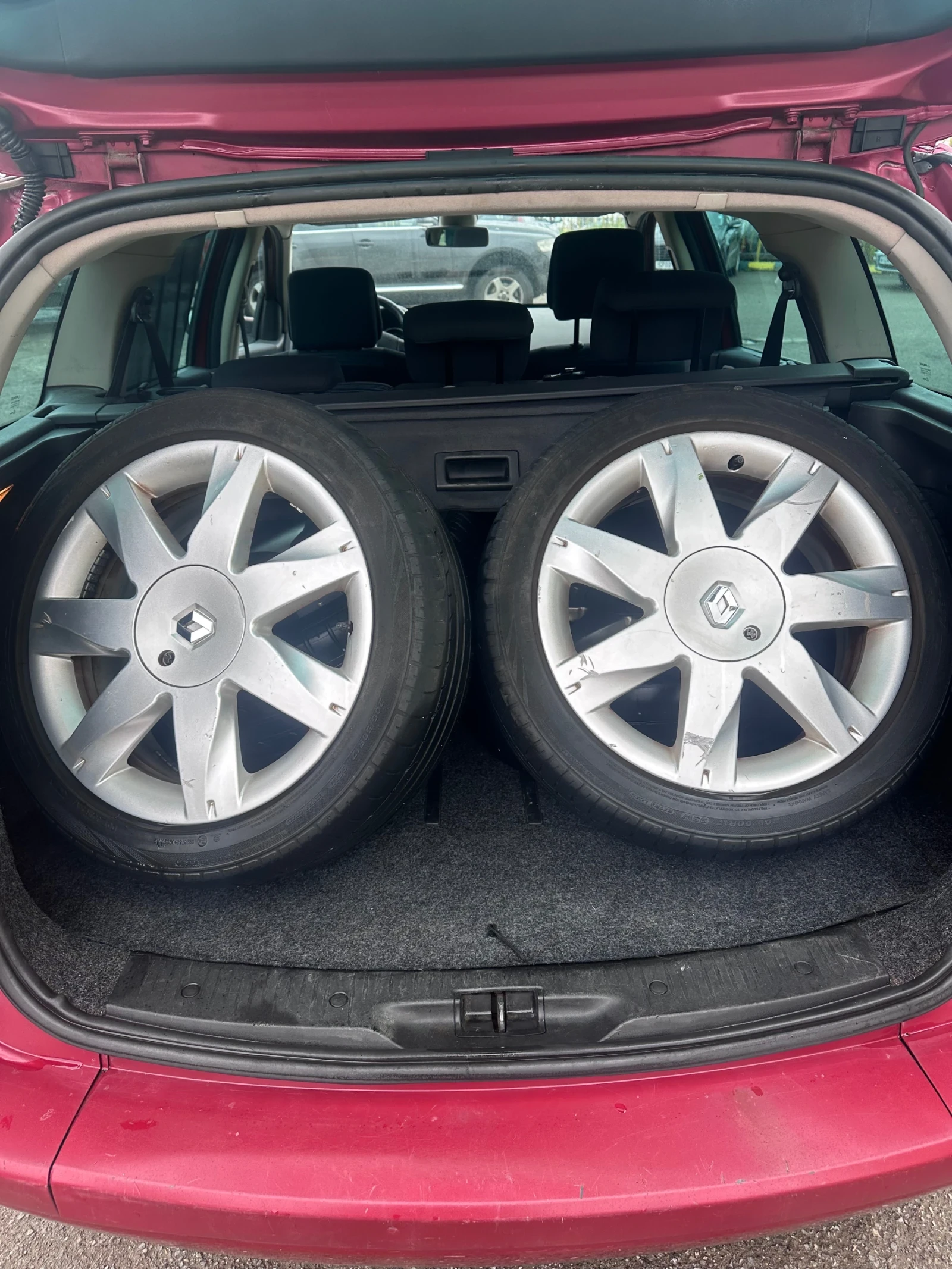 Renault Megane 1.5, снимка 8 - Автомобили и джипове - 54086428