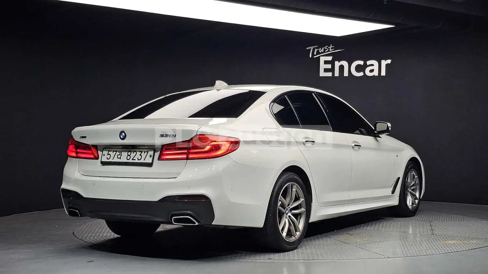 BMW 530 XDRIVE HEAD UP/360#PANO# #УНИКАТ# !FULL!, снимка 2 - Автомобили и джипове - 55187737