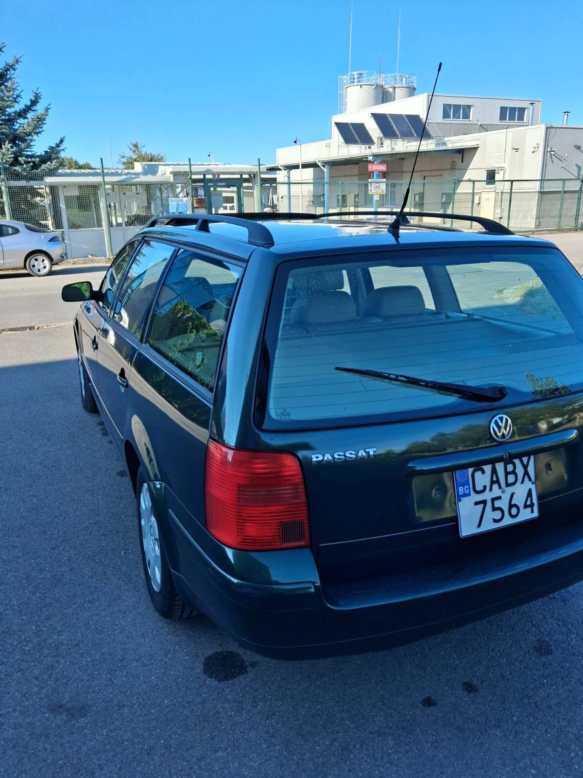 VW Passat 1.8 t, снимка 3 - Автомобили и джипове - 55972077