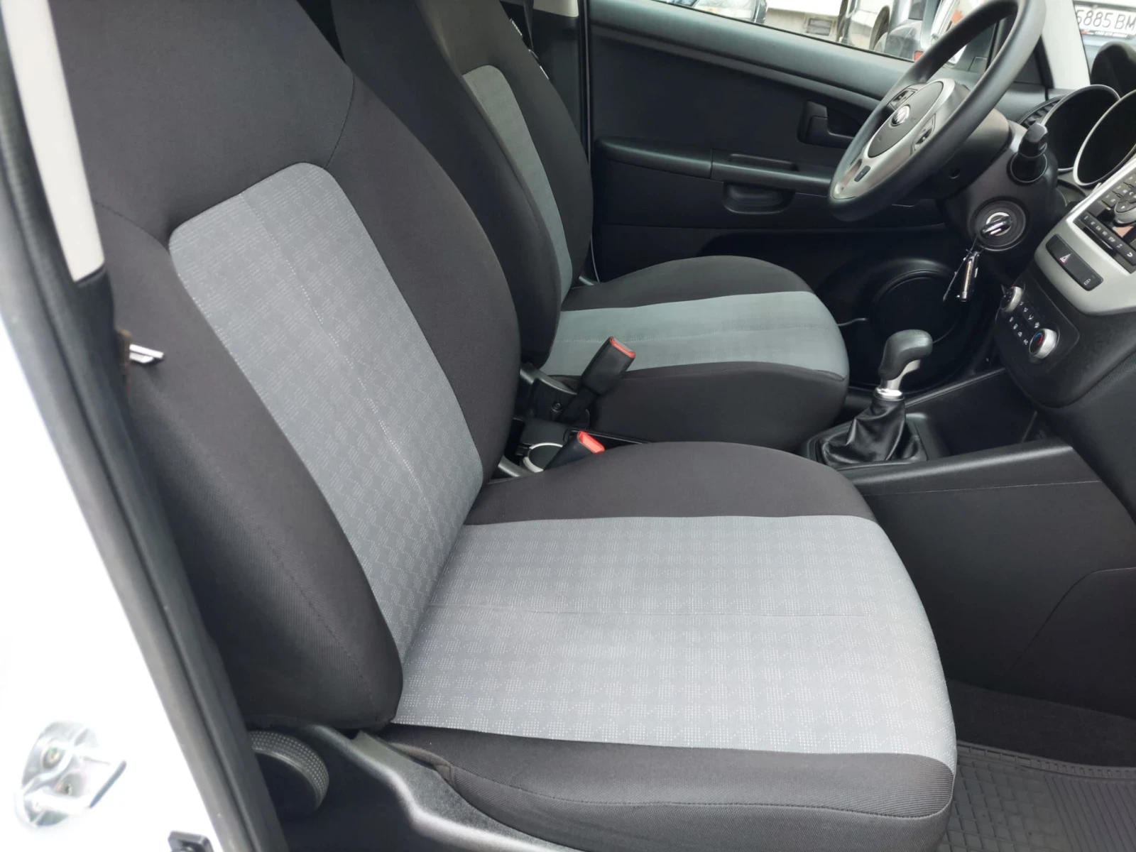 Kia Venga 1.4i 70000km FACELIFT НОВА , снимка 13 - Автомобили и джипове - 56274289