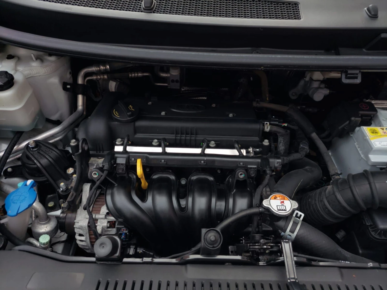 Kia Venga 1.4i 70000km FACELIFT НОВА , снимка 16 - Автомобили и джипове - 56274289