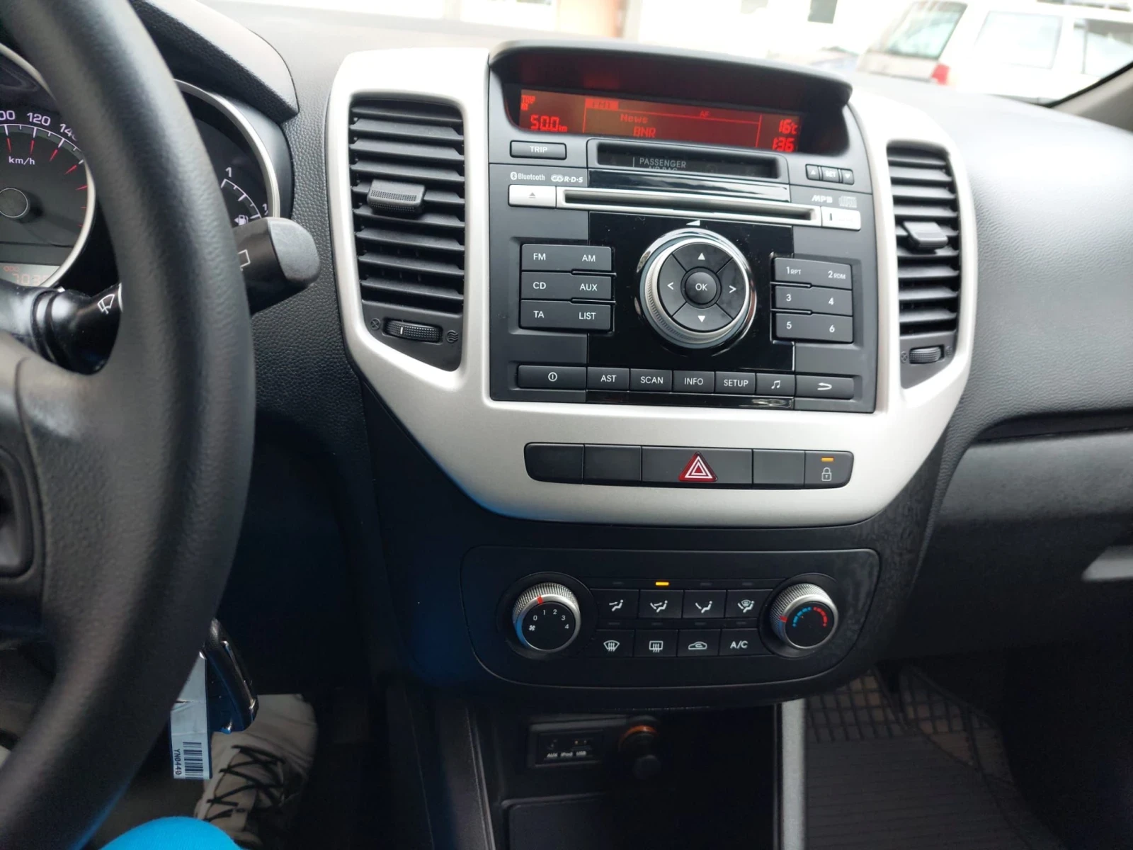 Kia Venga 1.4i 70000km FACELIFT НОВА , снимка 10 - Автомобили и джипове - 56274289