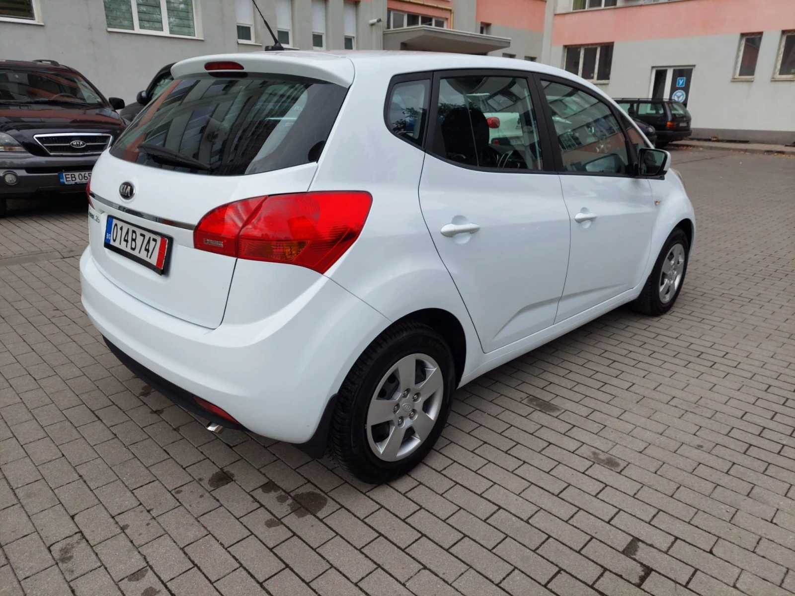 Kia Venga 1.4i 70000km FACELIFT НОВА , снимка 6 - Автомобили и джипове - 56274289