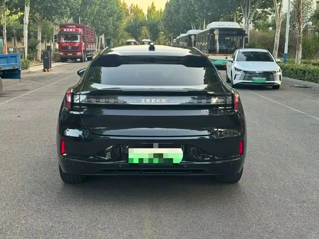 Zeekr 001, снимка 8 - Автомобили и джипове - 56714957