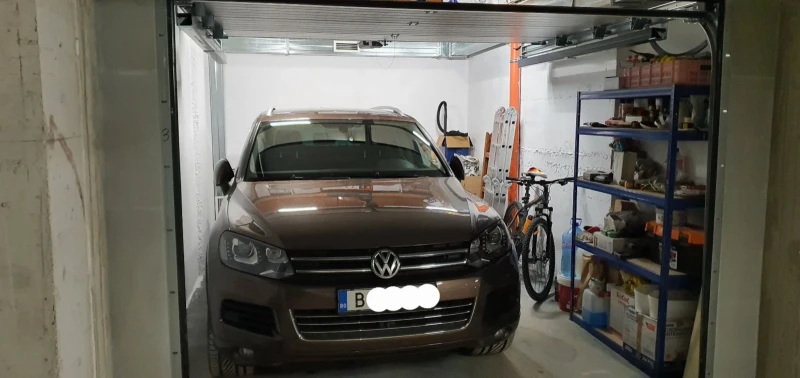 VW Touareg 4.2 TDI Keyless, снимка 8 - Автомобили и джипове - 48087257