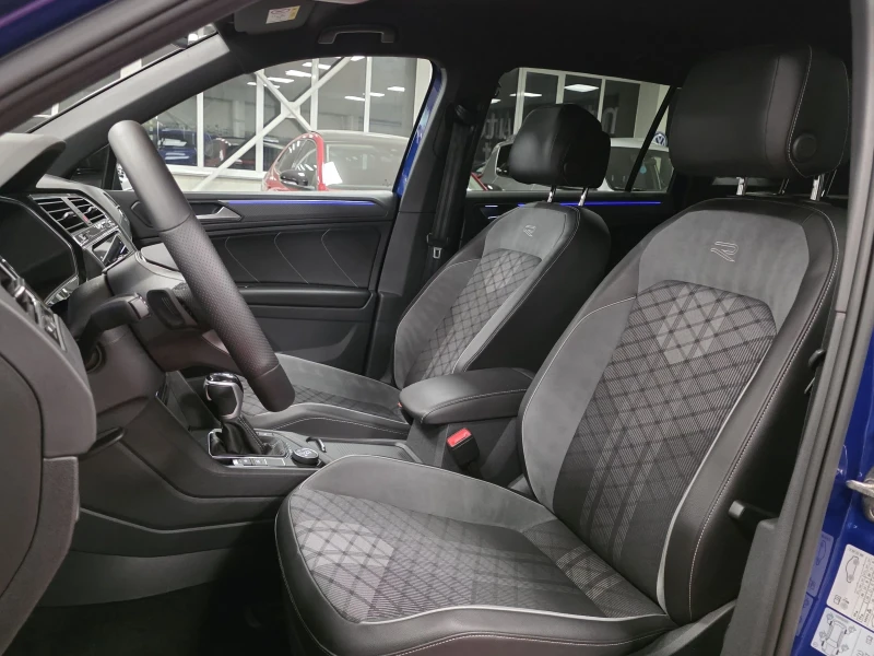 VW Tiguan R-line | 2.0TSI | DSG7 | 4 Motion | 40000км, снимка 13 - Автомобили и джипове - 53295520