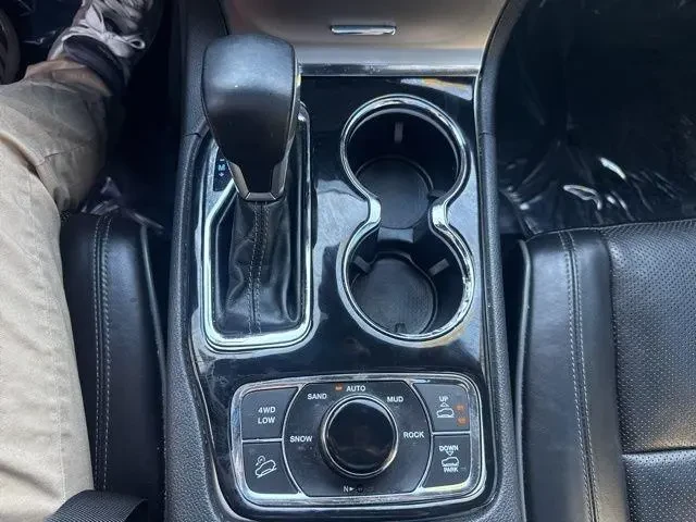 Jeep Grand cherokee Overland, снимка 14 - Автомобили и джипове - 54398568