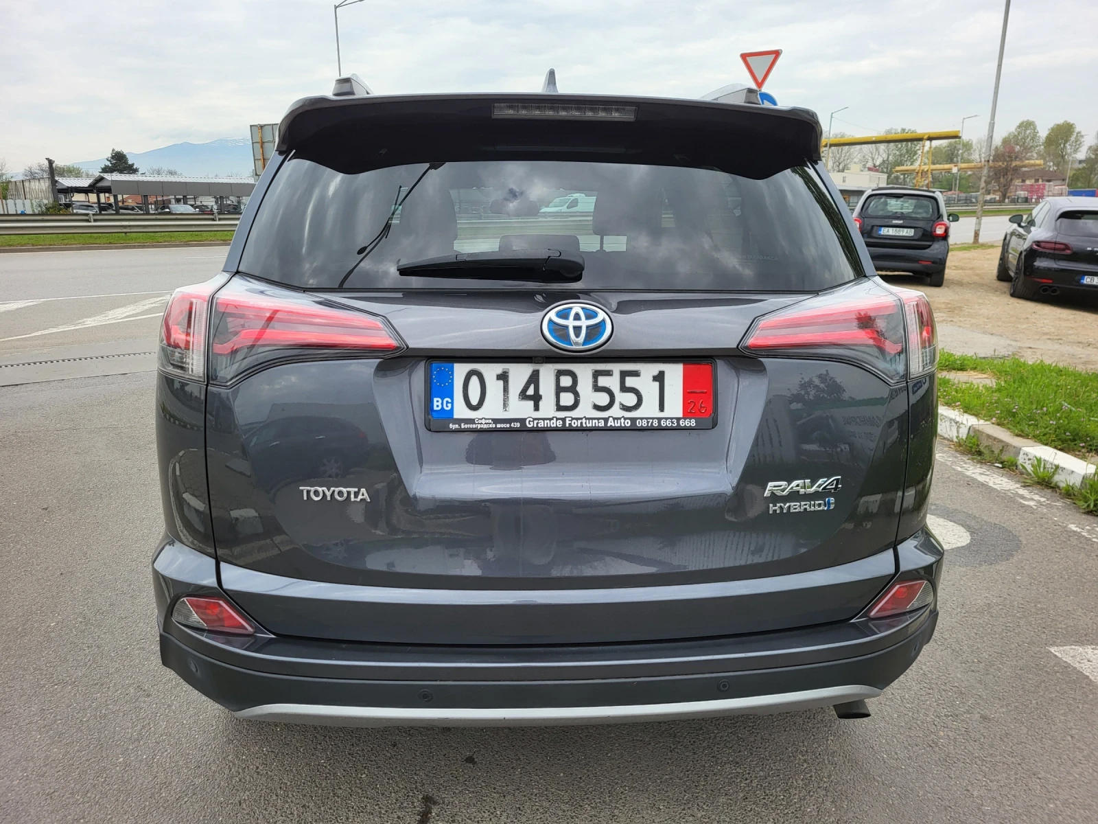 Toyota Rav4 2.5 HYBRID FWD EURO 6 НОВ ВНОС НАЛИЧЕН - изображение 6