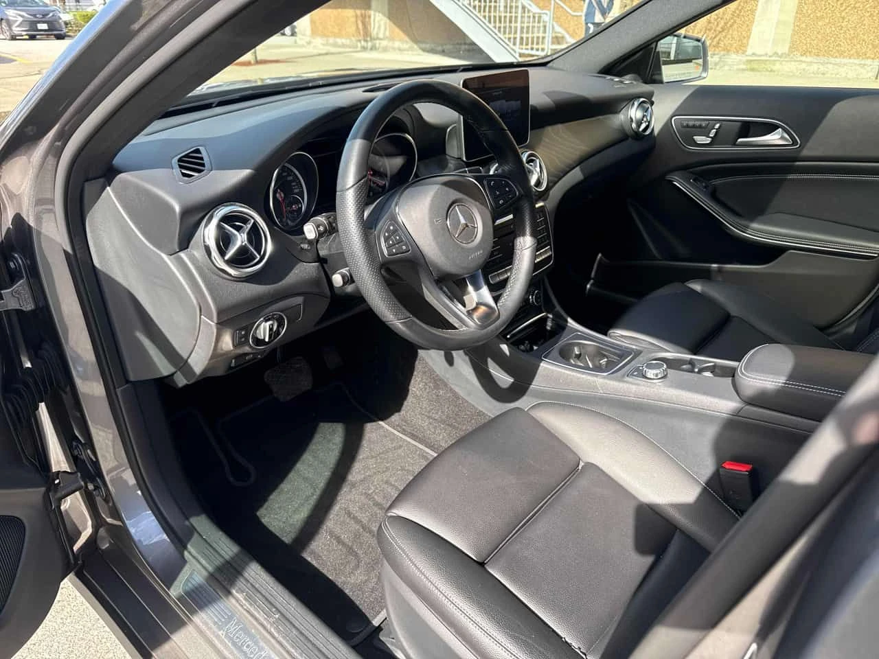 Mercedes-Benz GLA 250 4MATIC SUV/CARFAX/ПАНОРАМА/ПОДГРЕВИ, снимка 7 - Автомобили и джипове - 53933939