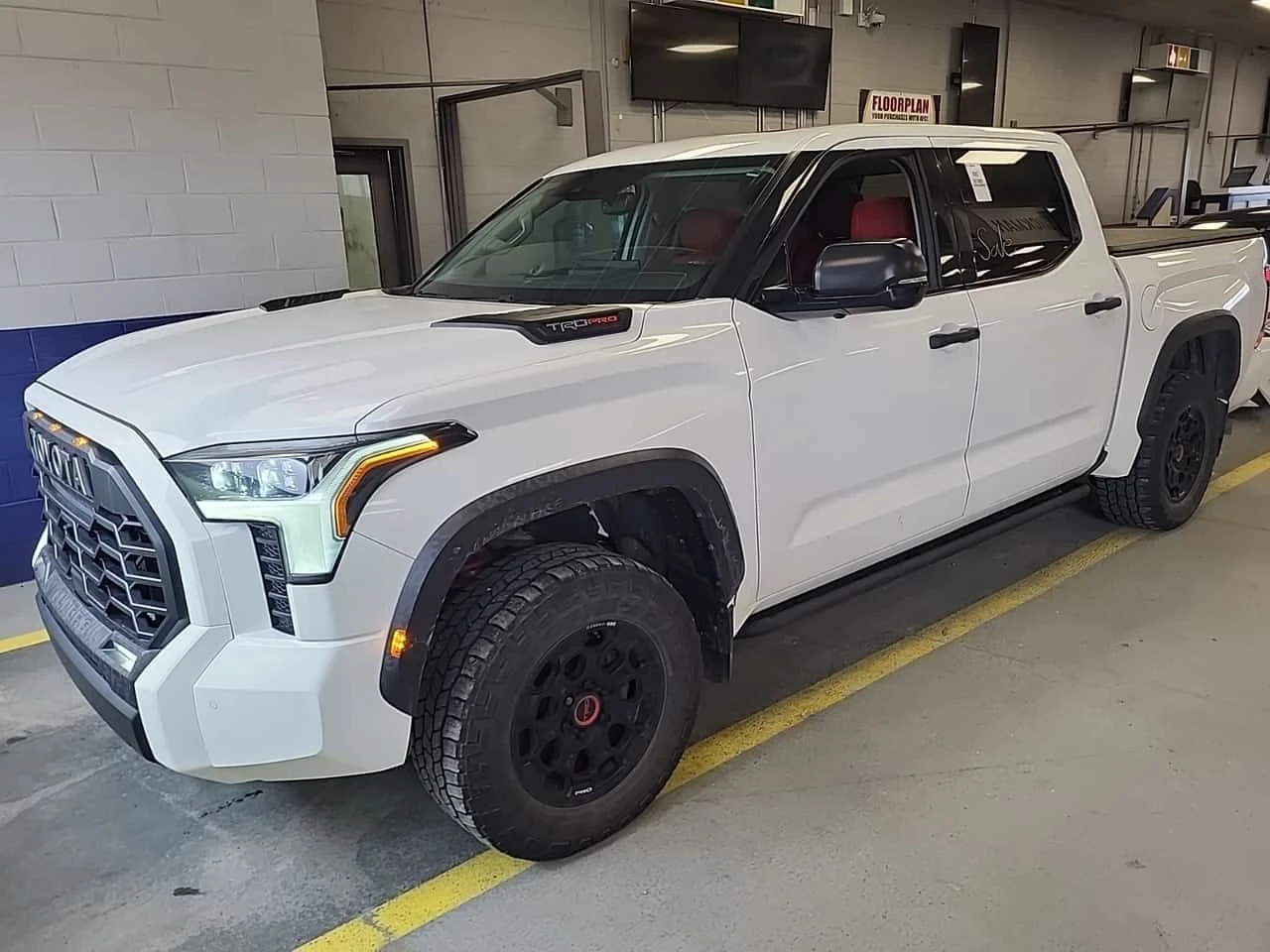 Toyota Tundra  LIMITED HYBRID CREW CAB SHORT BED 