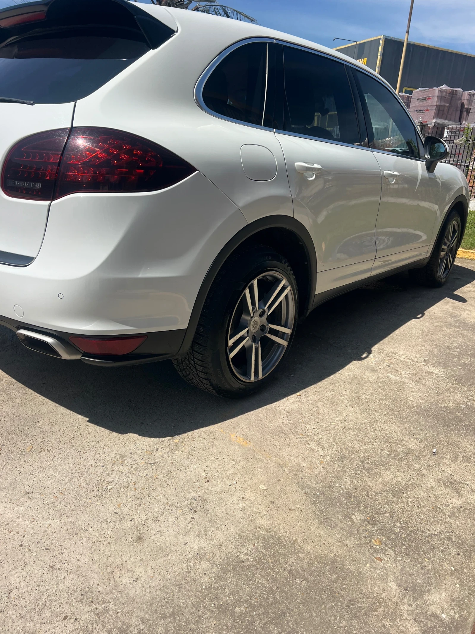 Porsche Cayenne 3.0 дизел, снимка 11 - Автомобили и джипове - 54568583