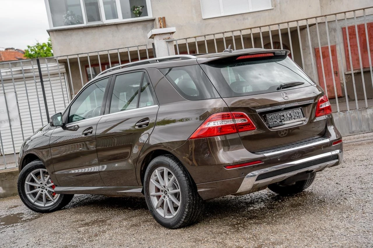 Mercedes-Benz ML 350 BlueTEC-AMG-DESIGNO Edition1-PANO-DISTR-ОБДУХ-FULL, снимка 5 - Автомобили и джипове - 54825402
