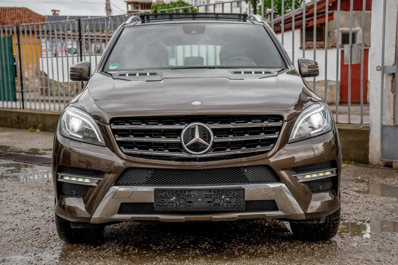 Mercedes-Benz ML 350 BlueTEC-AMG-DESIGNO Edition1-PANO-DISTR-ОБДУХ-FULL, снимка 2 - Автомобили и джипове - 54825402