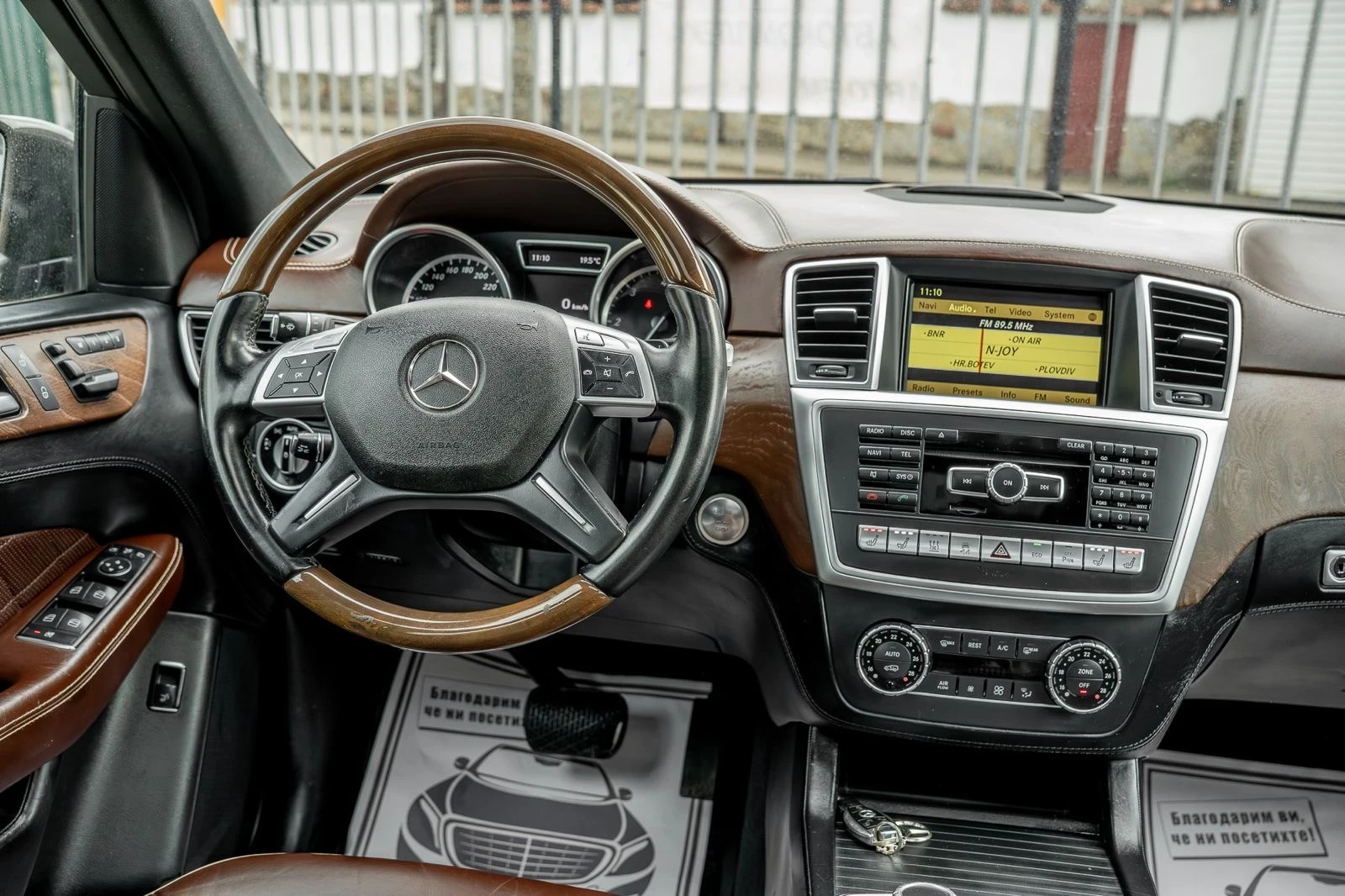Mercedes-Benz ML 350 BlueTEC-AMG-DESIGNO Edition1-PANO-DISTR-ОБДУХ-FULL, снимка 12 - Автомобили и джипове - 54825402