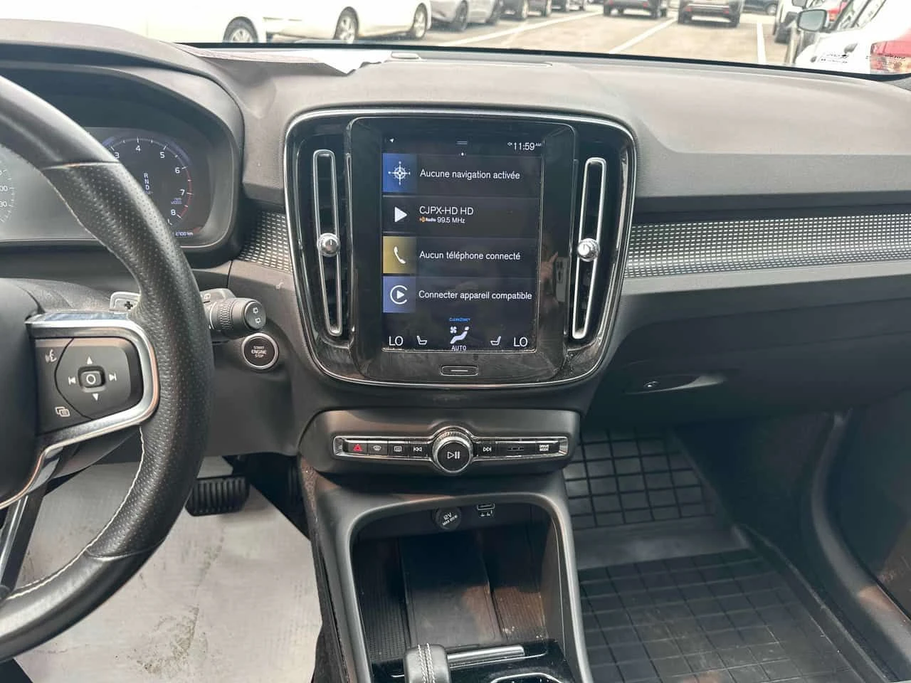 Volvo XC40 * R Design * CARFAX * ОПЦИЯ ЗА ФИНАНСИРАНЕ , снимка 9 - Автомобили и джипове - 55303824