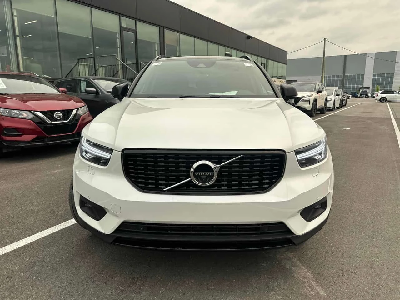 Volvo XC40 * R Design * CARFAX * ОПЦИЯ ЗА ФИНАНСИРАНЕ , снимка 15 - Автомобили и джипове - 55303824