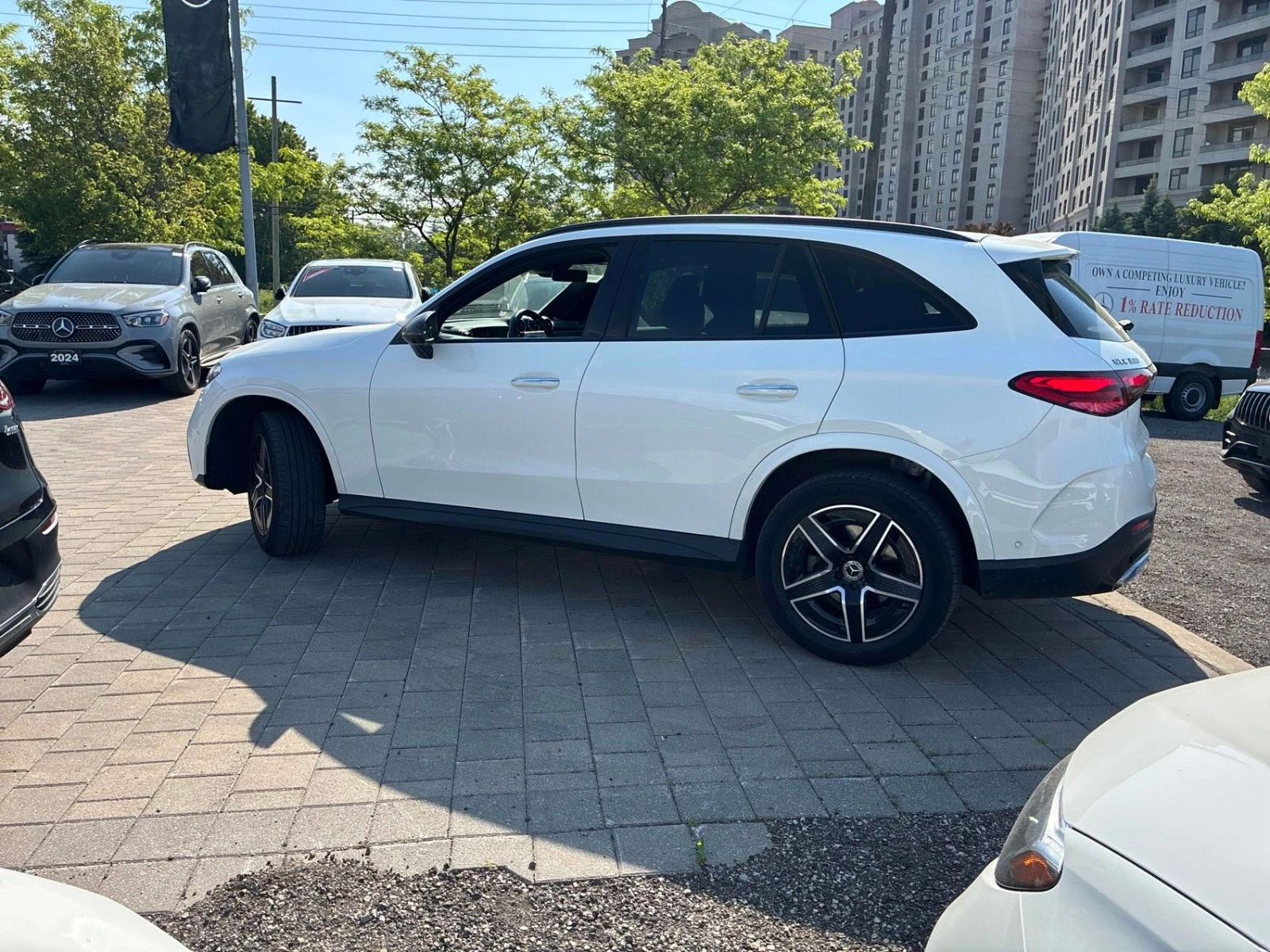 Mercedes-Benz GLC 300 AMG PKG ЦЕНА ДО БЪЛГАРИЯ АВТОКРЕДИТ, снимка 3 - Автомобили и джипове - 55663157