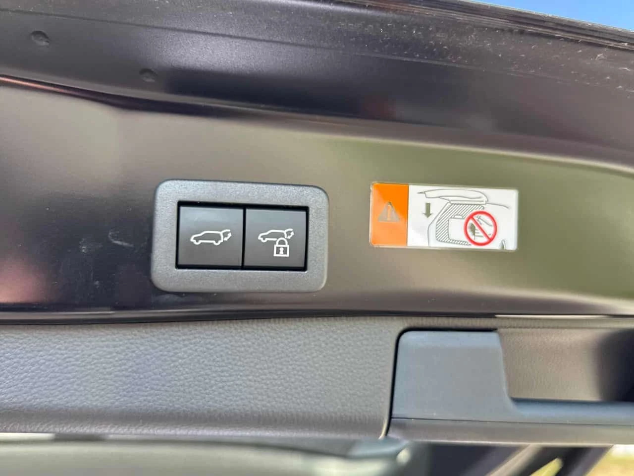 Toyota Rav4  SE / PLUG IN HYBRID / CARFAX /АВТОКРЕДИТ, снимка 12 - Автомобили и джипове - 55677892
