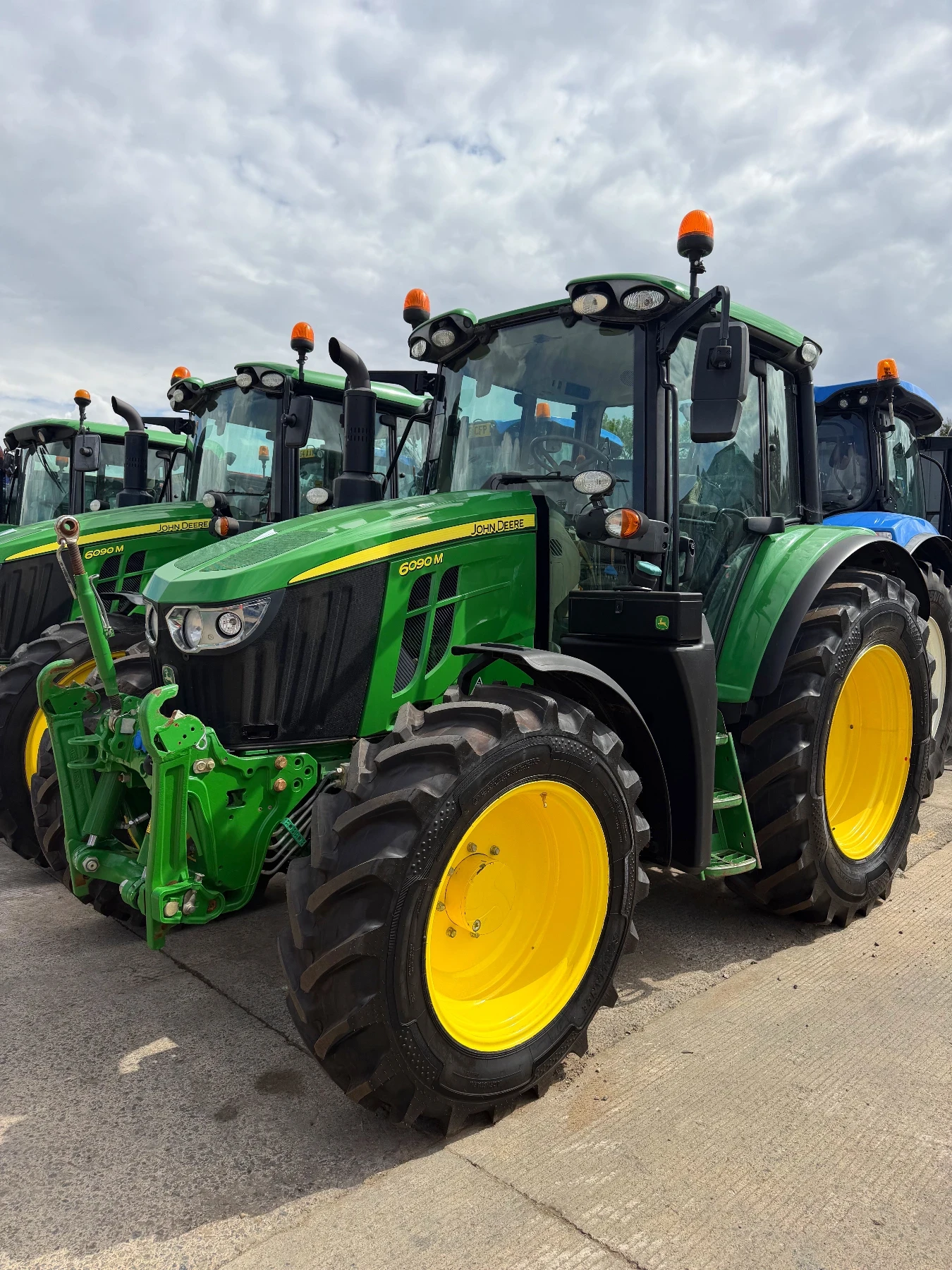 Трактор John Deere 6090M 2400мч. 2020г.